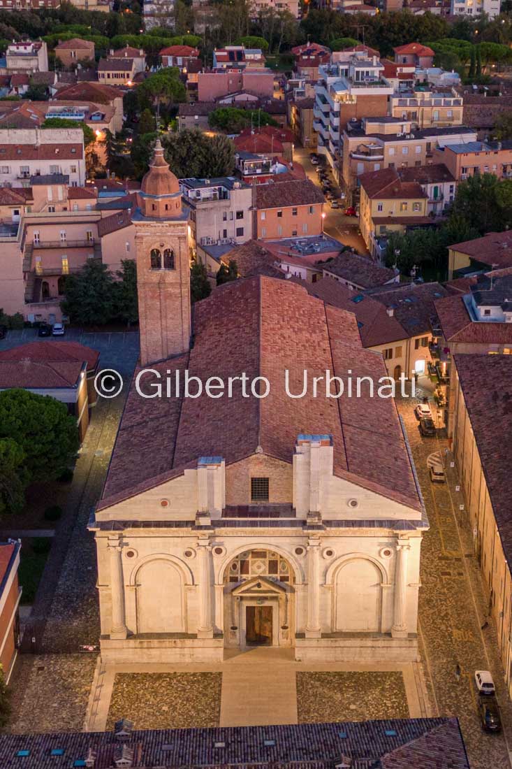 Tempio notturno verticale