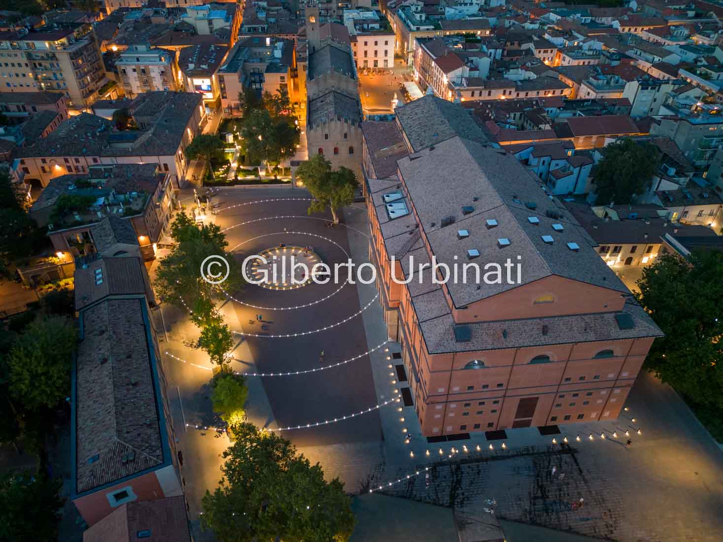 piazza e teatro